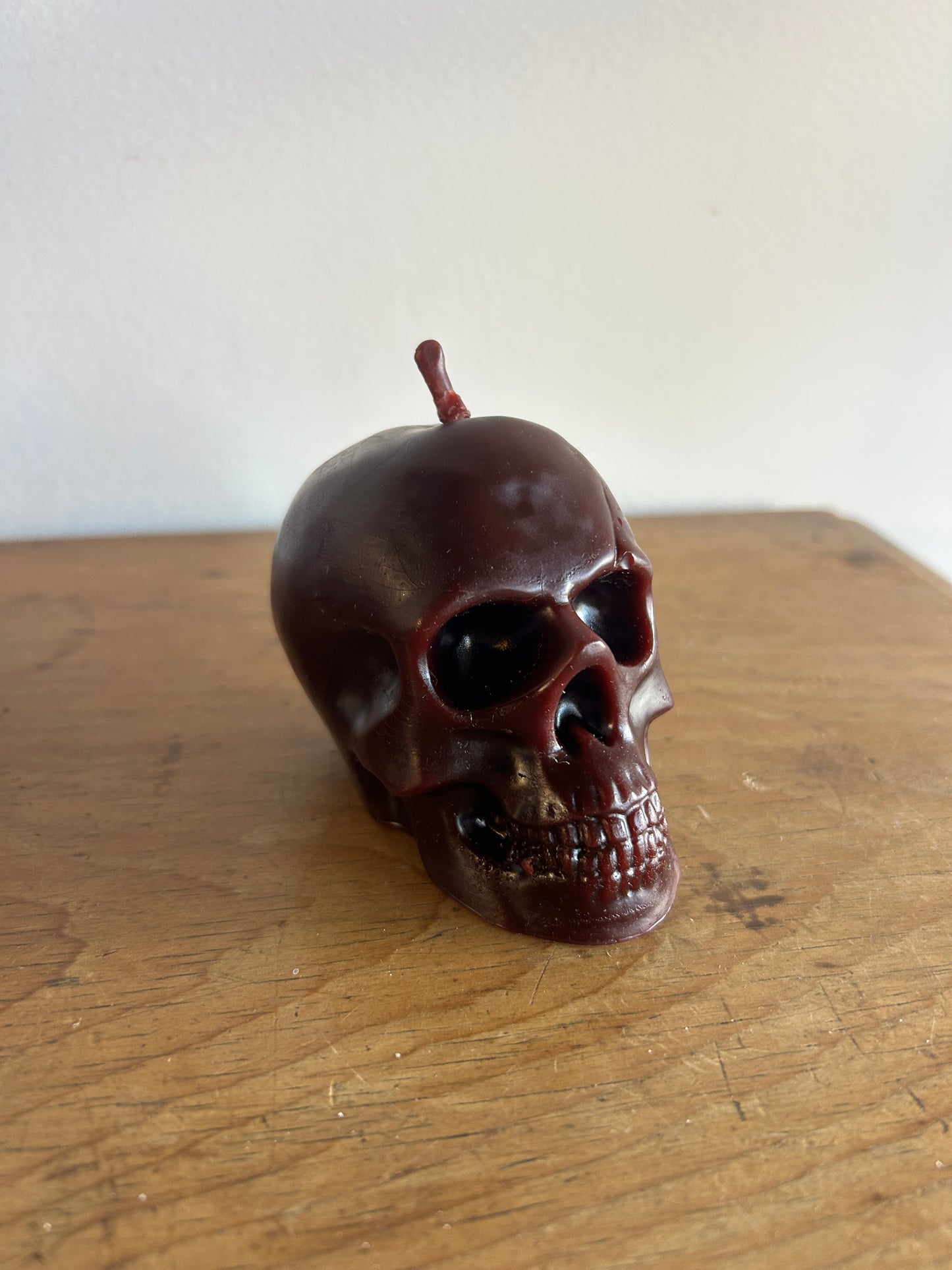 Echo Valley Apiaries - Skull Candle (Burgundy)