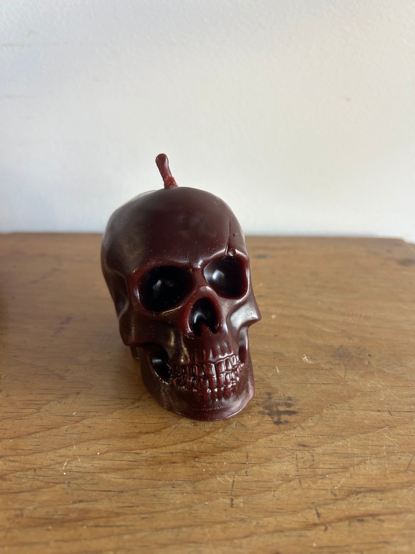 Echo Valley Apiaries - Skull Candle (Burgundy)