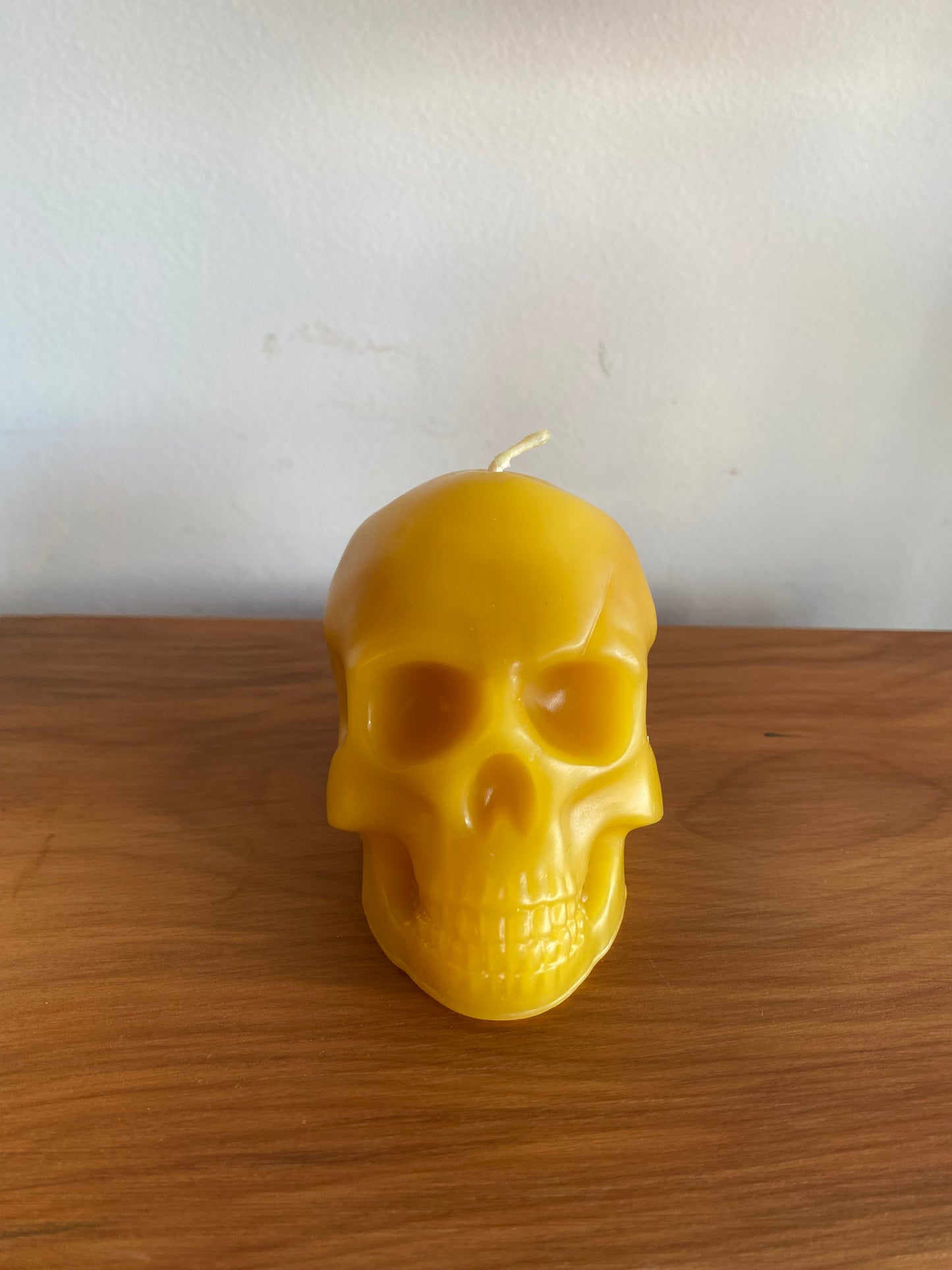 Echo Valley Apiaries - Skull Candle (Yellow)